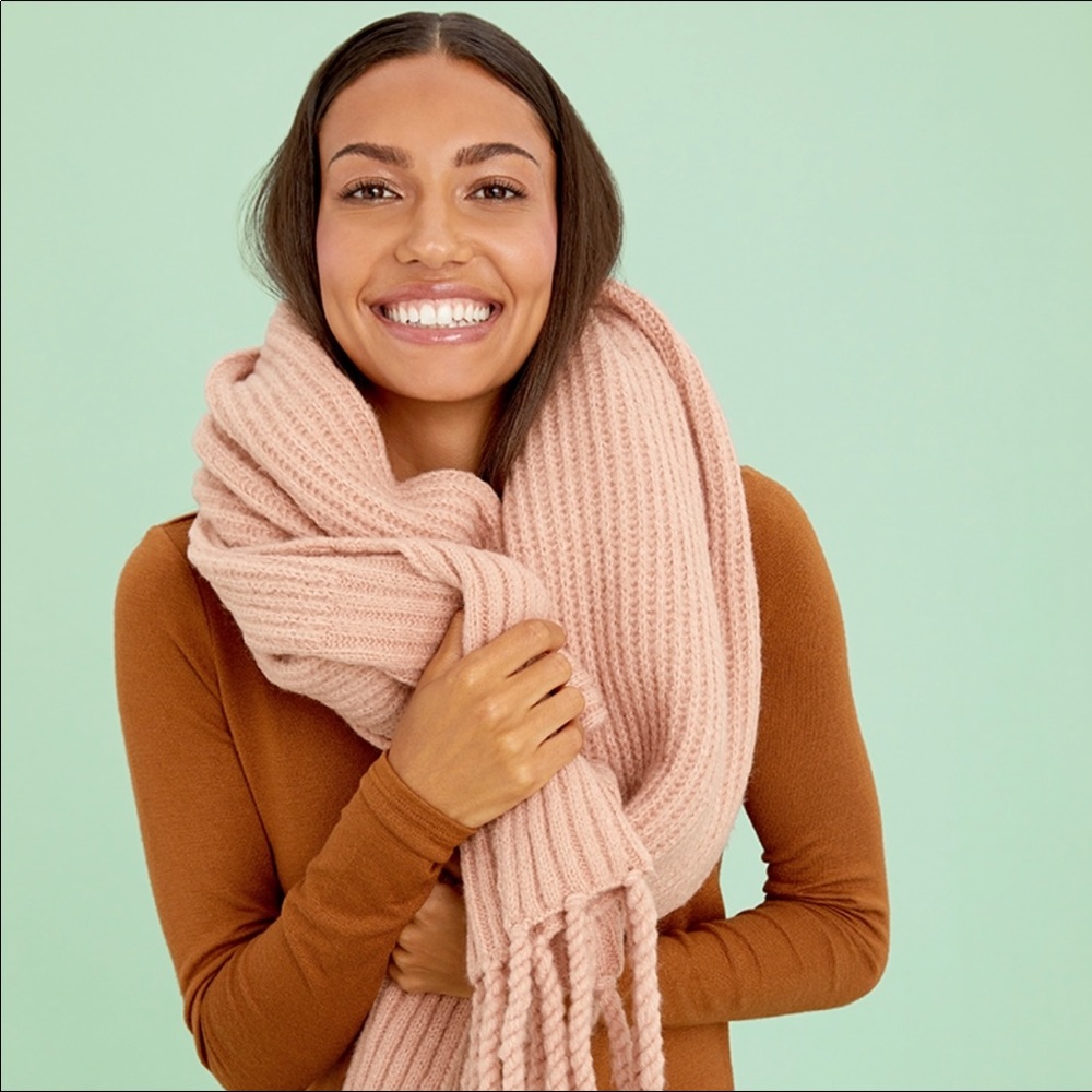 Plush Oversized Ribbed Scarf - Picture 2 of 6